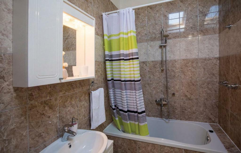 Apartman Sutalo Komarna Exterior foto